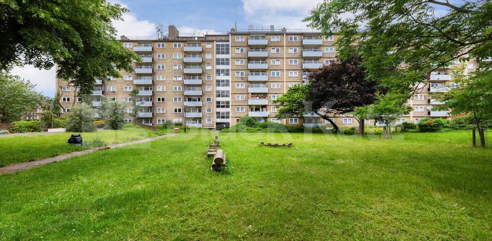 			CLOSE TO CITY UNI, 3 Bedroom, 1 bath, 1 reception Apartment			 Agdon Street EC1, CLERKENWELL